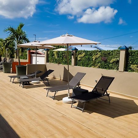 T2 jacuzzis et piscine au centre ville de Port-Louis Extérieur photo