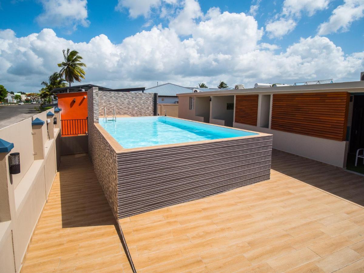 T2 jacuzzis et piscine au centre ville de Port-Louis Extérieur photo