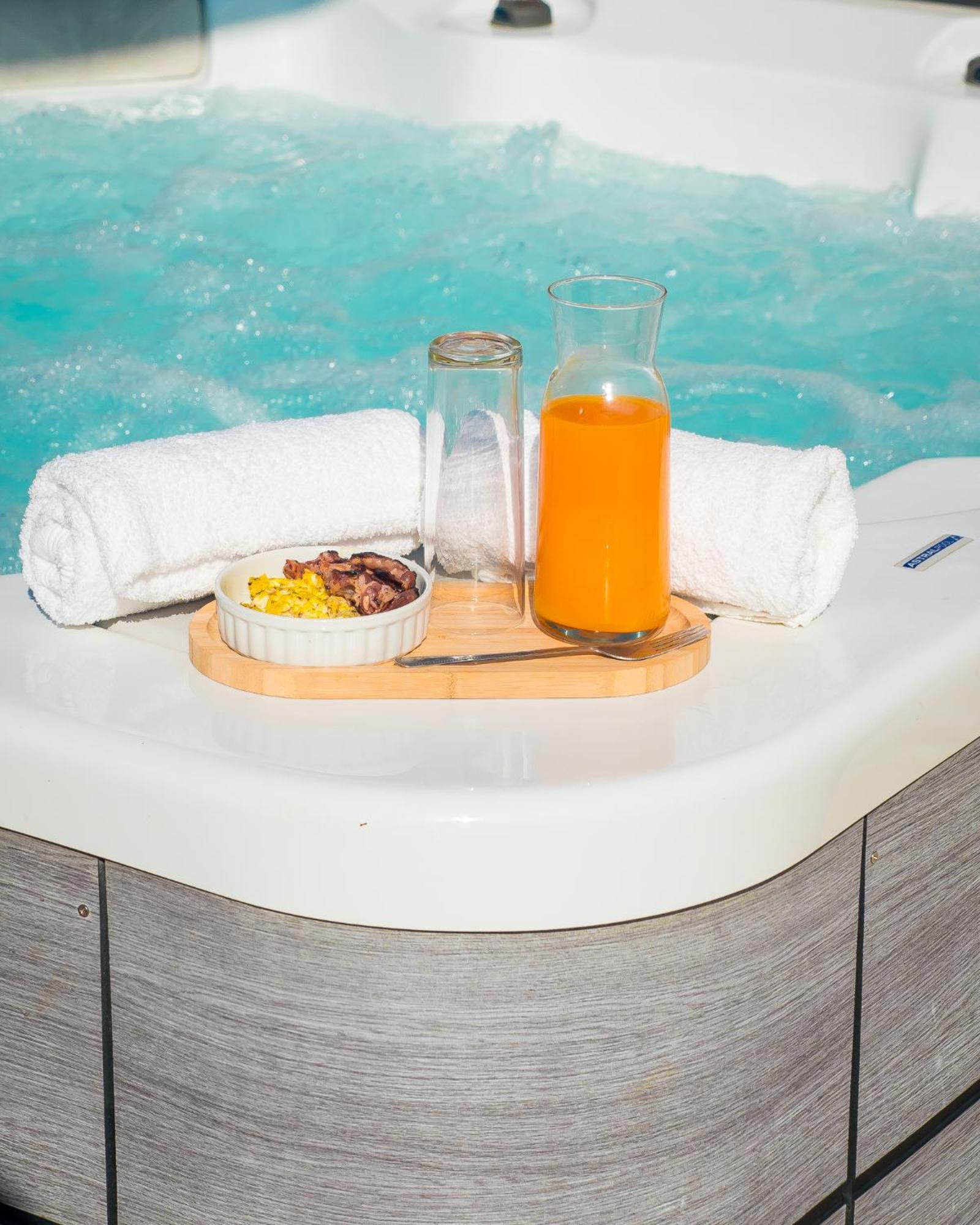 T2 jacuzzis et piscine au centre ville de Port-Louis Extérieur photo